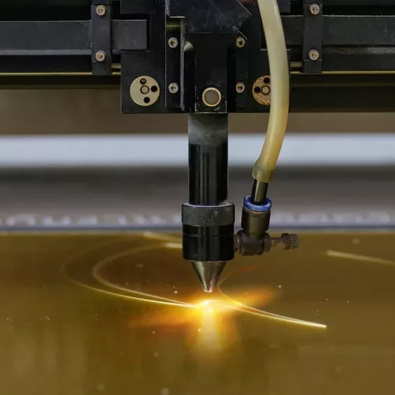 Les avantages de la gravure laser et découpe laser pour la PME