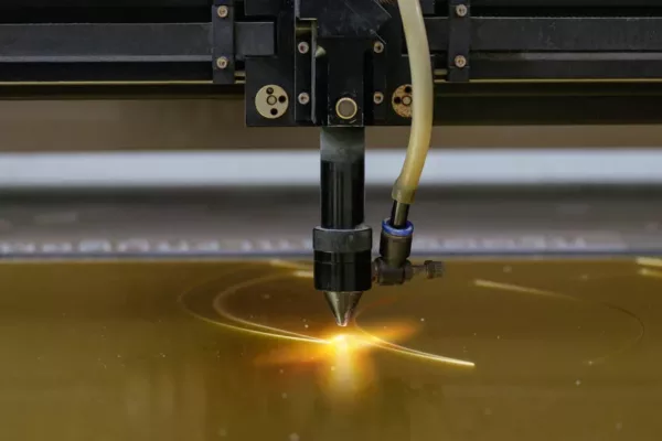 Les avantages de la gravure laser et découpe laser pour la PME